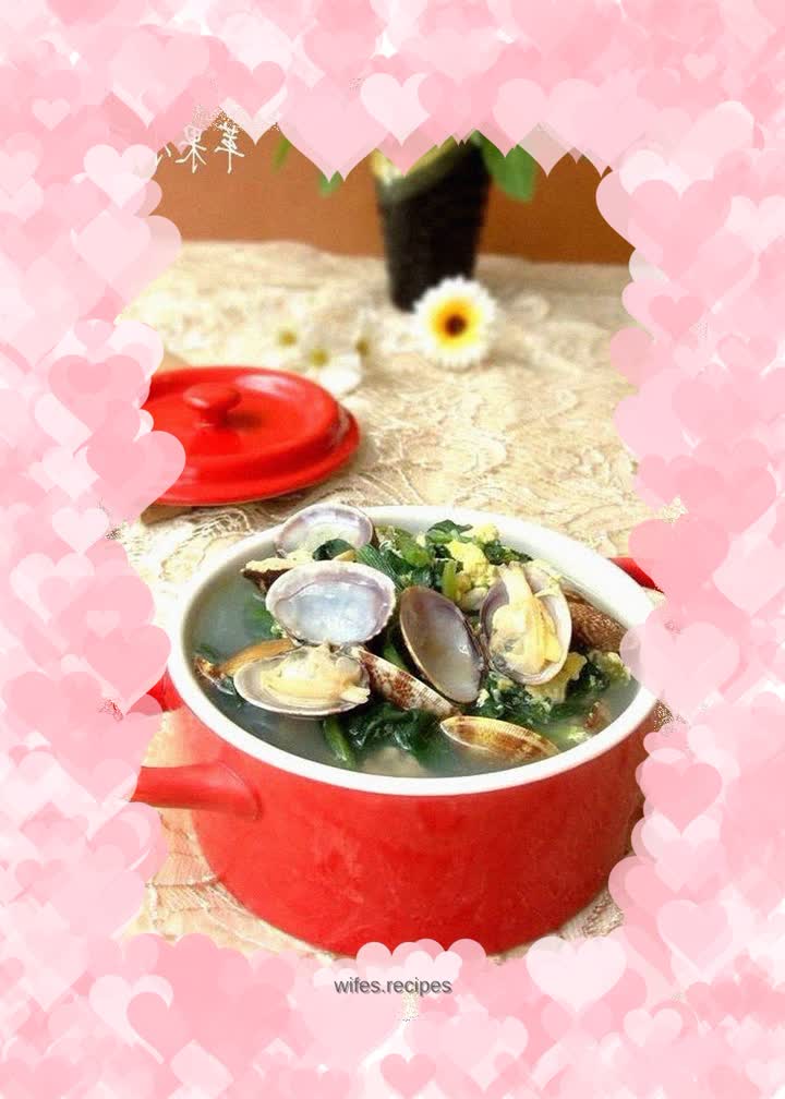 Spinach, clam and vermicelli soup