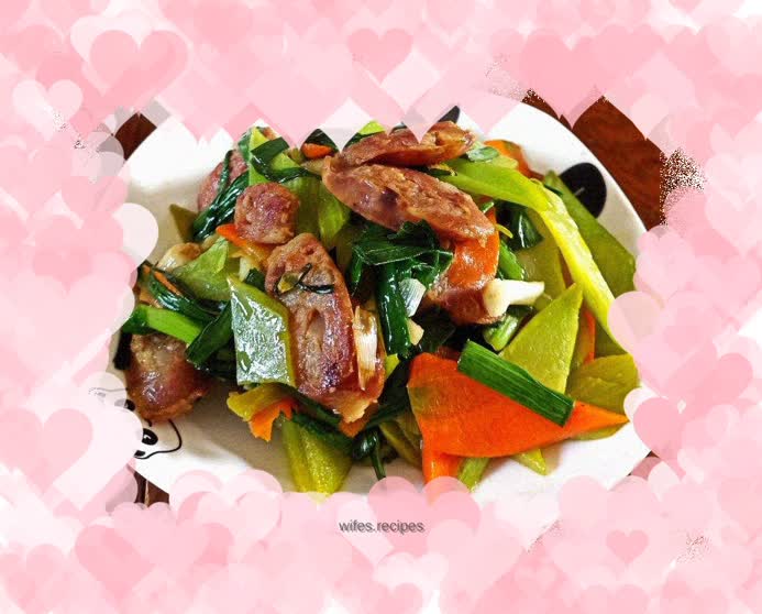 Stir-fried Sausage with Green Garlic Lettuce
