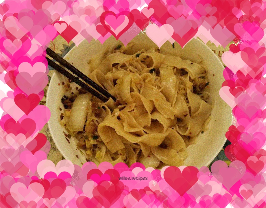 In Bailuyuan, I love fried noodles the most