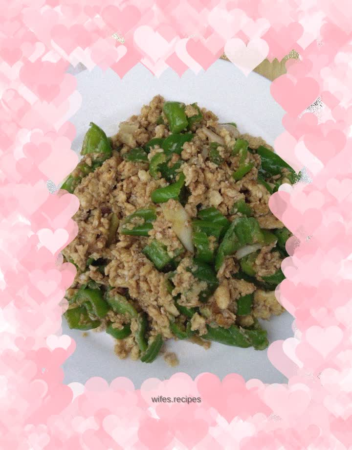 Fried eggs with green pepper