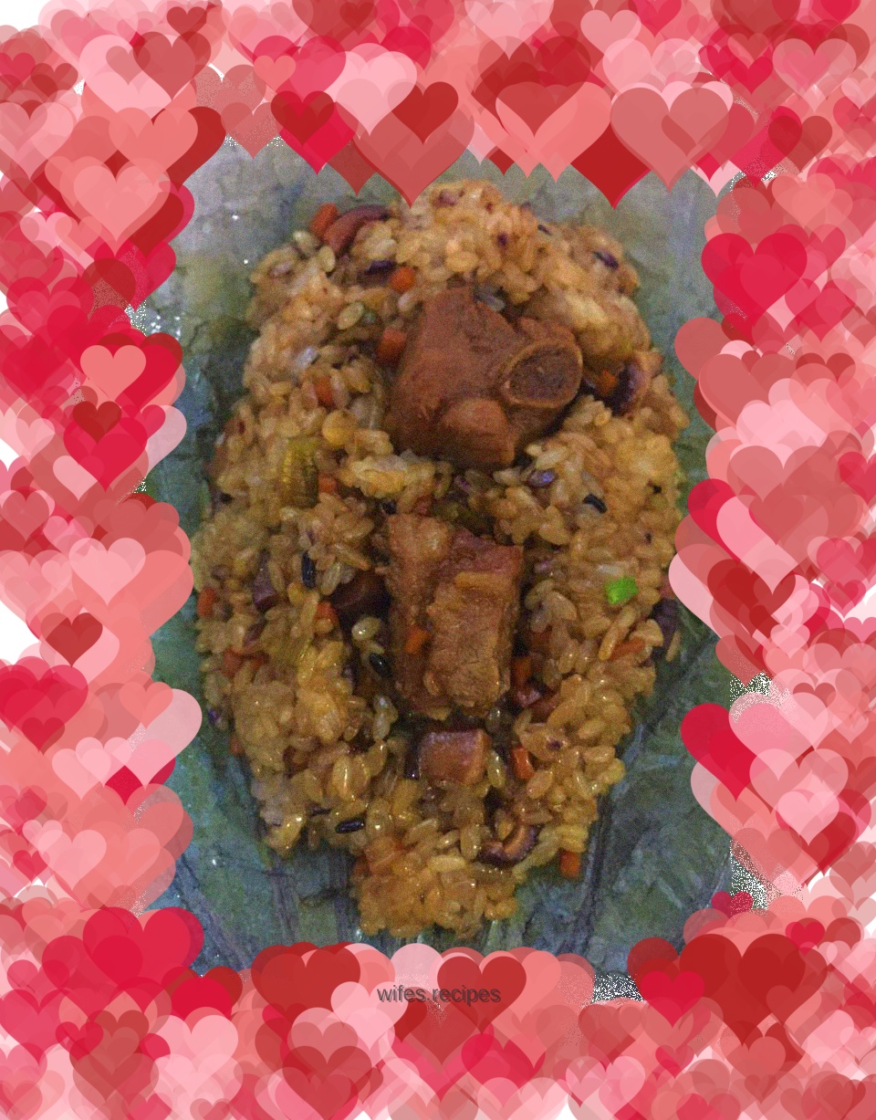 Lotus leaf glutinous rice with pork ribs