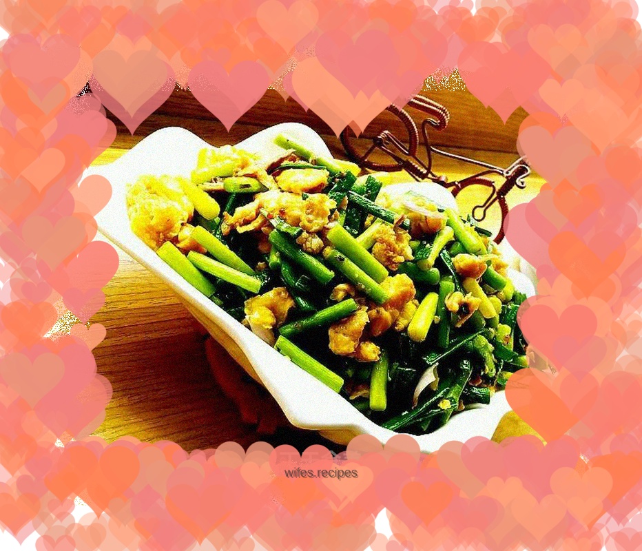 Fried eggs with garlic sprouts