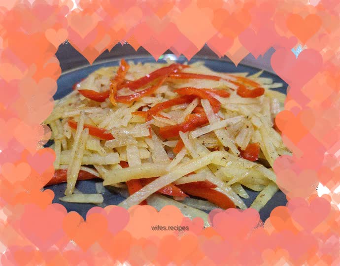 Stir-fried shredded potatoes with red pepper