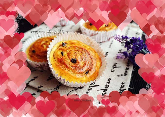 Blackcurrant Cinnamon Rolls