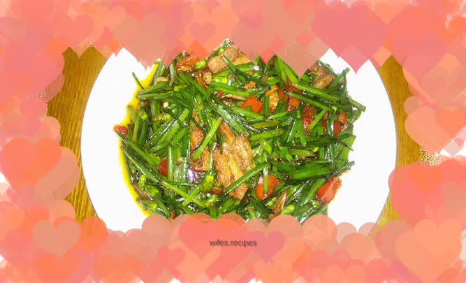 Stir-fried pork slices with chives and moss