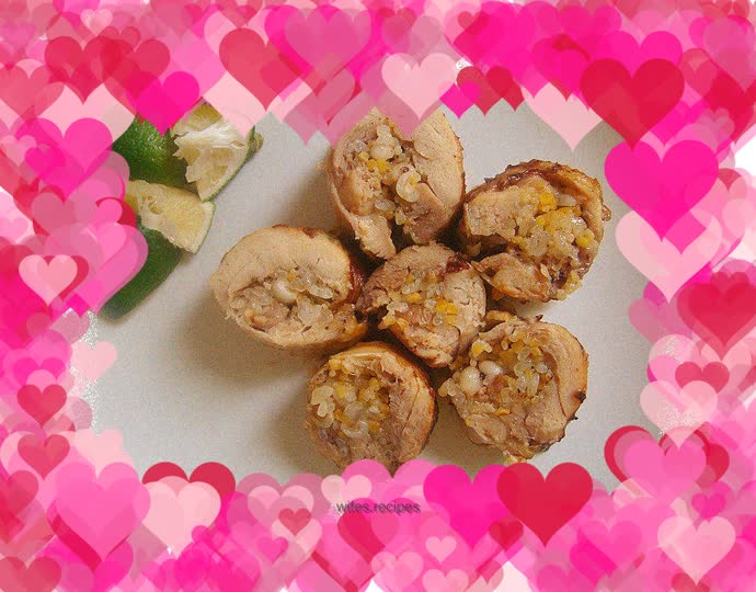 Black pepper and whole grain chicken rolls