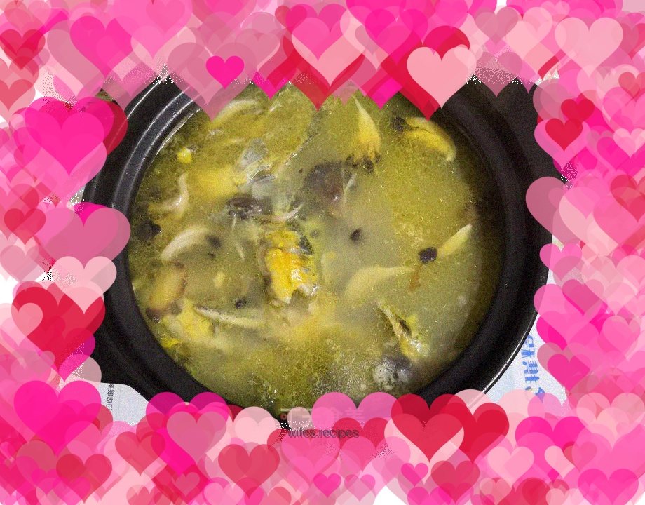 Yellow catfish and oyster mushroom soup