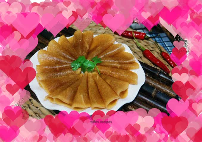 Appetizing and refreshing [pickled sweet and sour radish slices]