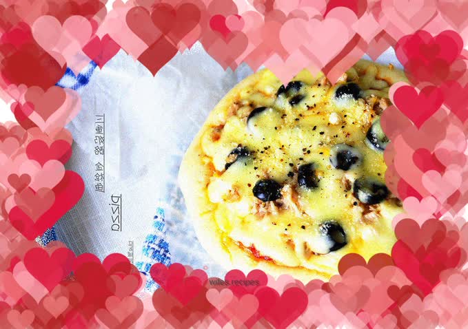 Triple cheese tuna pizza: homemade delicious pizza from scratch (including how to make pizza sauce and preserve the dough)