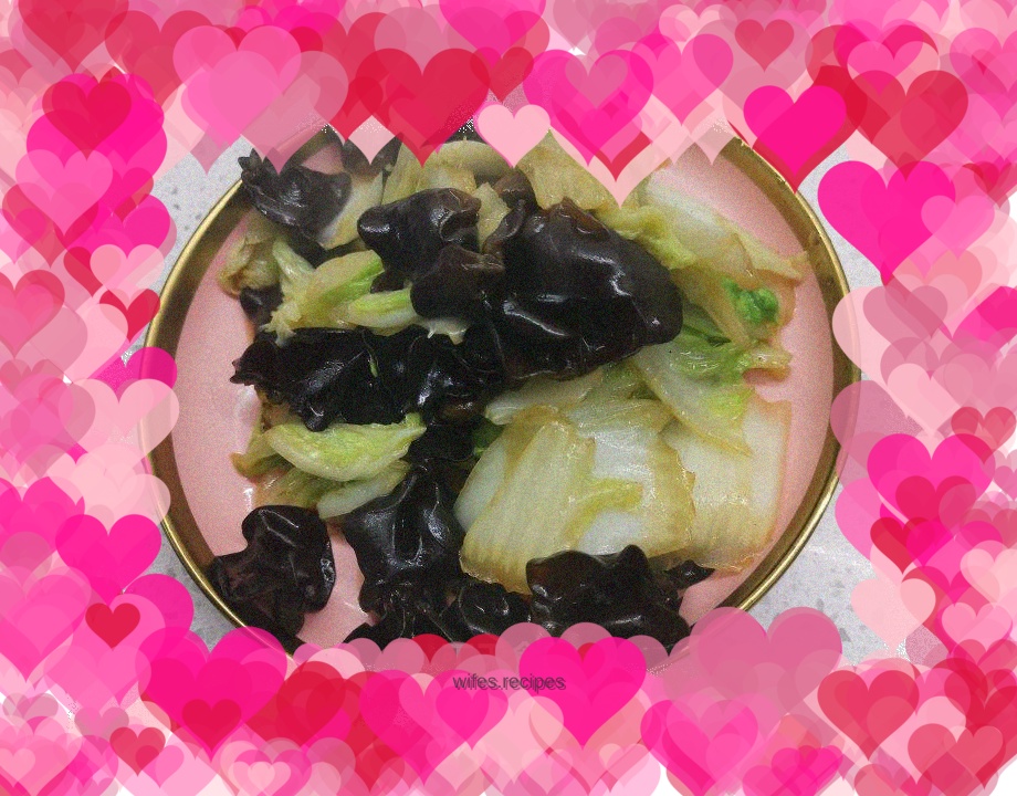 Home-style fried fungus and cabbage