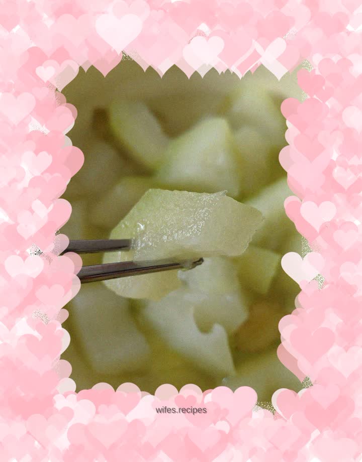 Boiled winter melon with ginger slices