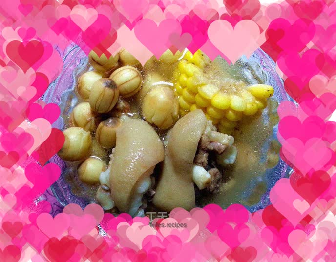 Lotus seed, corn and pig's trotters soup