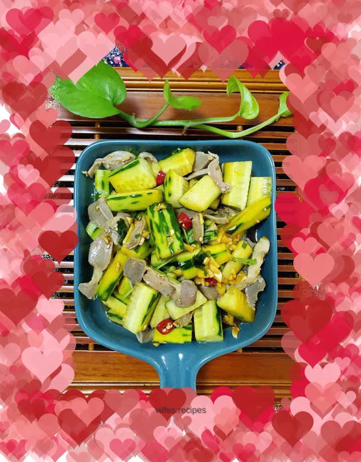 Cucumber mixed with chicken kidneys