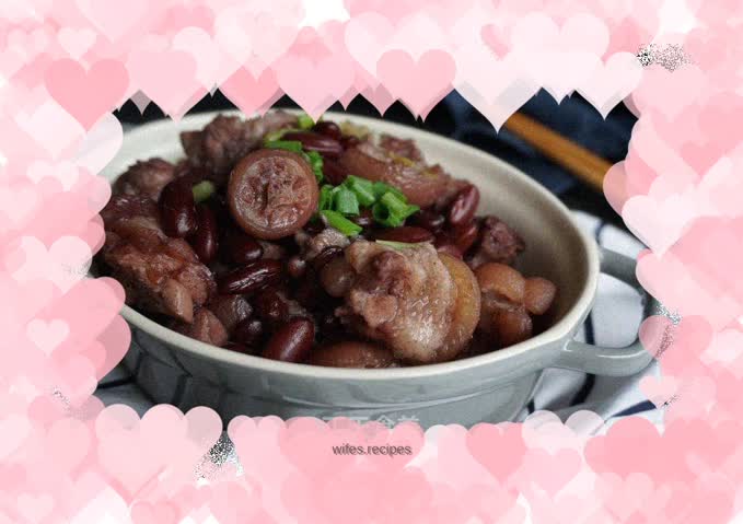 Braised pork trotters with red kidney beans
