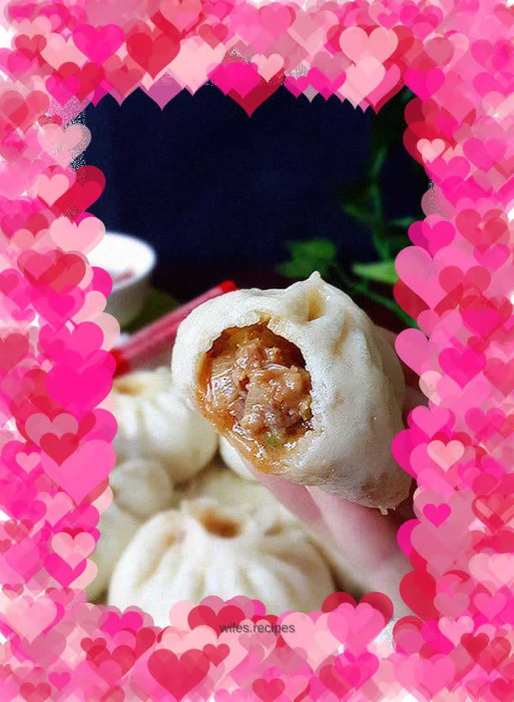 Pork and green onion buns