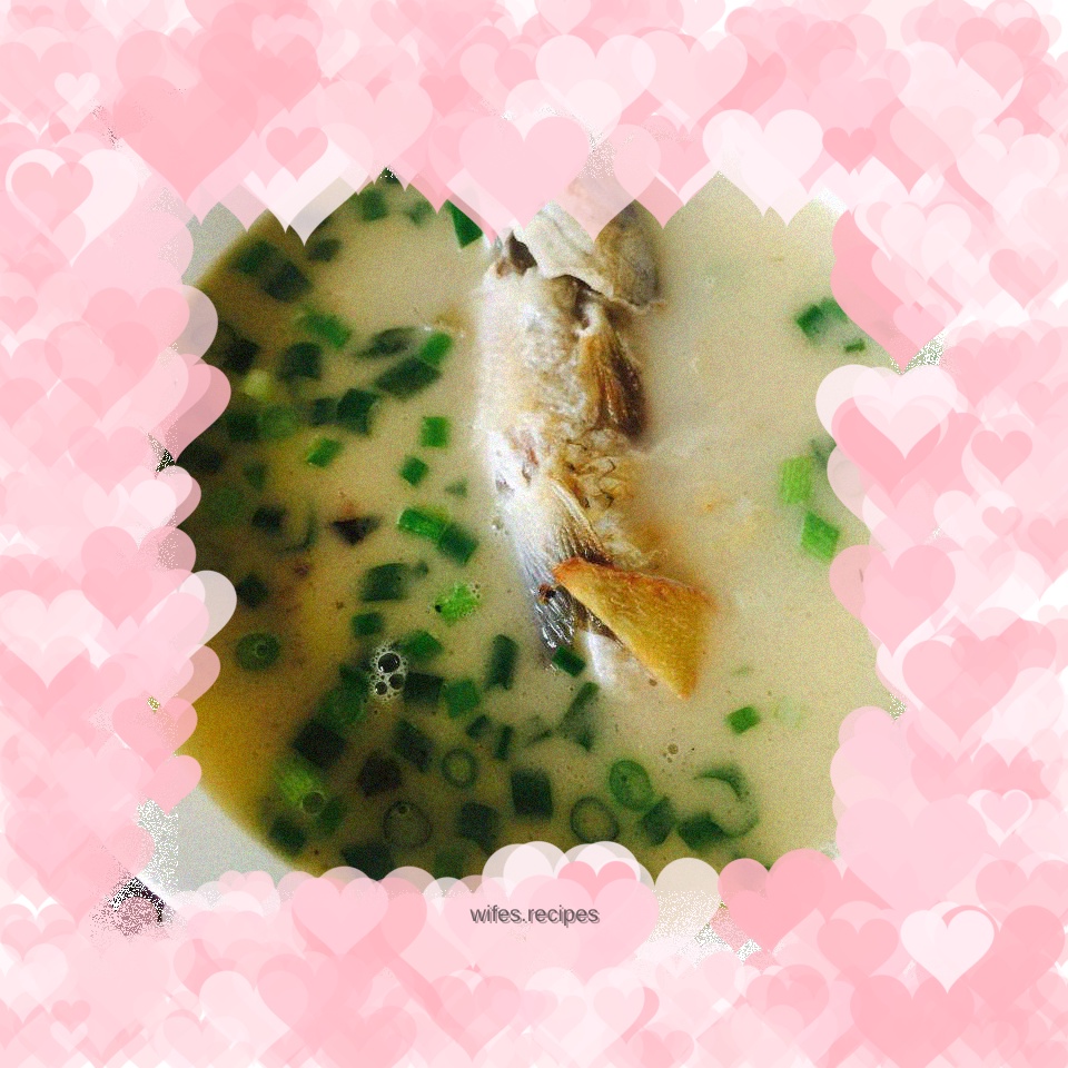 Fragrant crucian carp soup