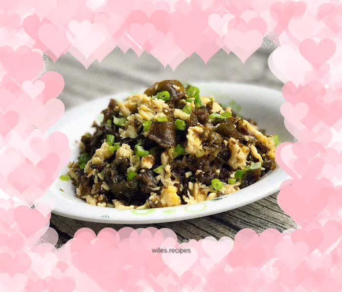 Scrambled eggs with ground vegetables