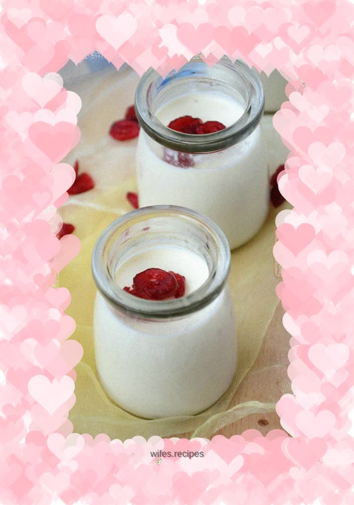 Cranberry milk pudding