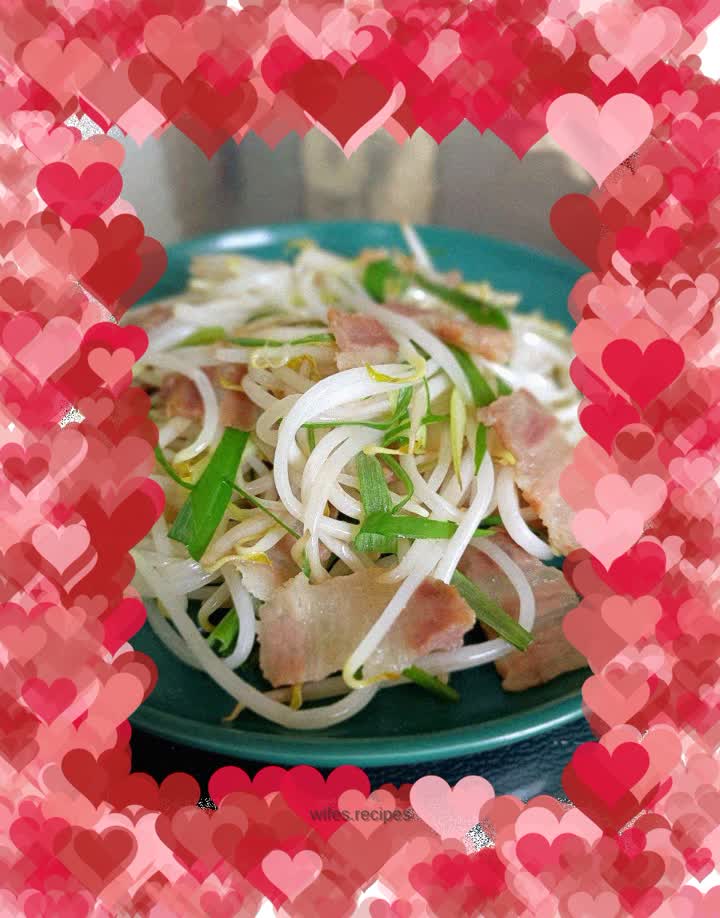 Stir-fried mung bean sprouts with Jinhua ham