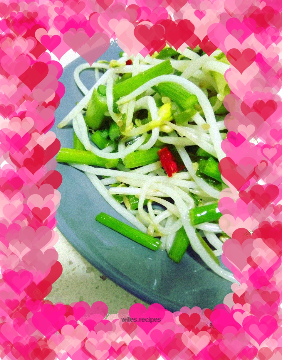 Parsley and bean sprouts