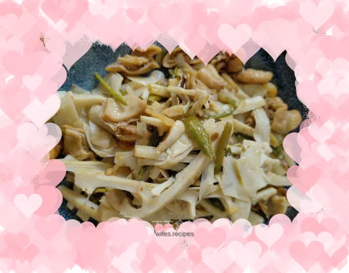 Stir-fried shredded bamboo shoots with fat intestines