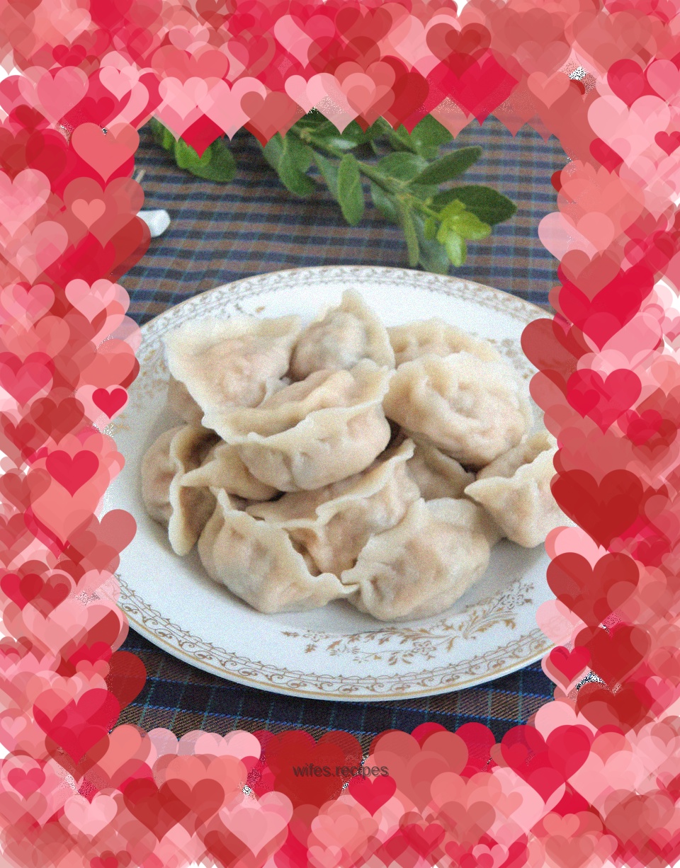 Dumplings stuffed with black fungus, mutton and carrot