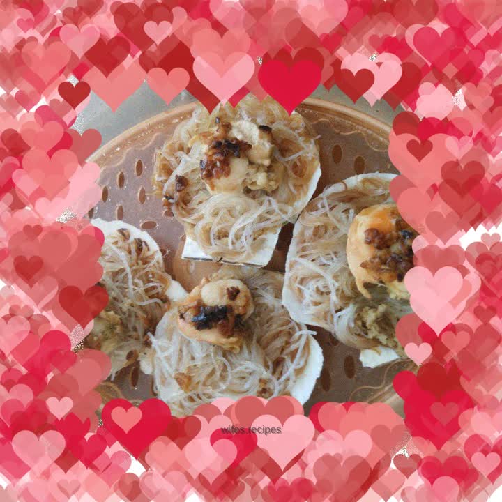 Steamed scallops with garlic vermicelli