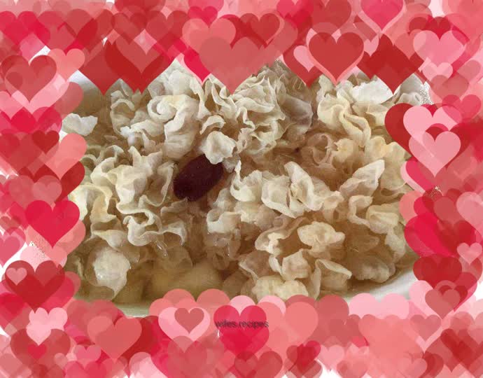 Stewed Sydney Pear and Snow Fungus Sugar Water