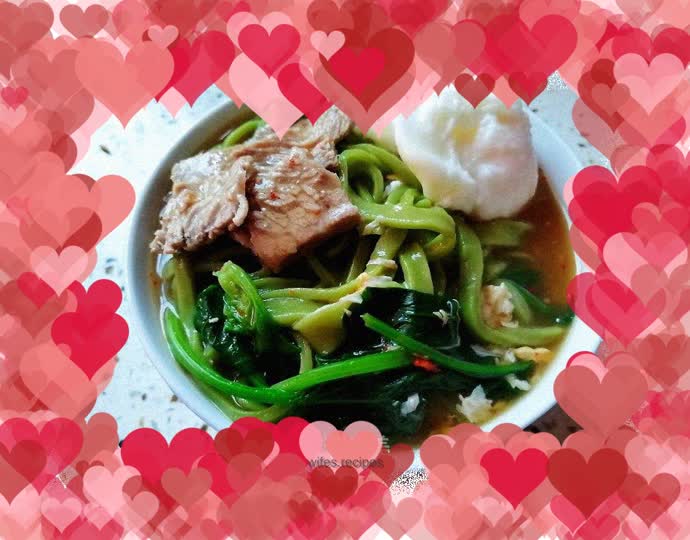 Hand-rolled spinach noodles