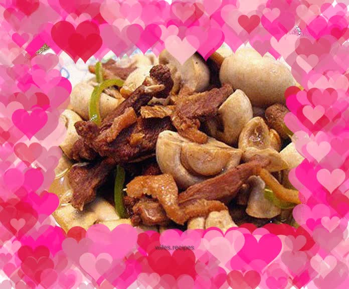 Stir-fried duck meat with Agaricus bisporus