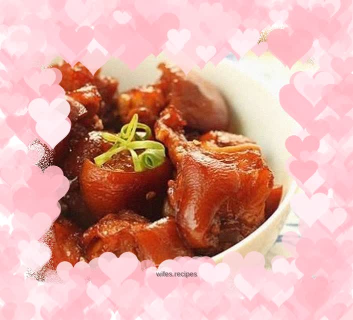 Braised pork trotters