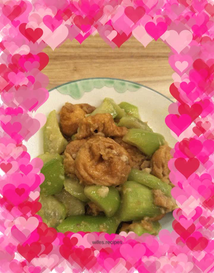 Stir-fried gluten with loofah