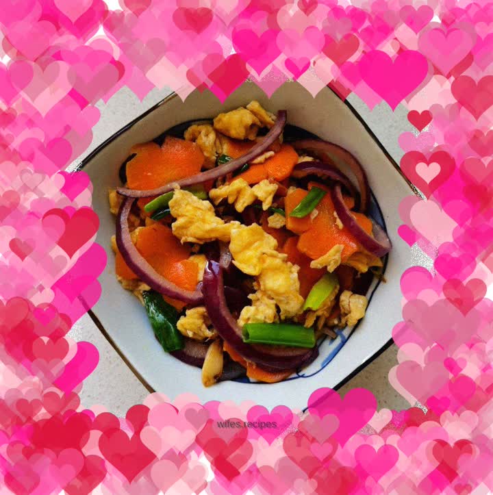 Fried eggs with onions and carrots