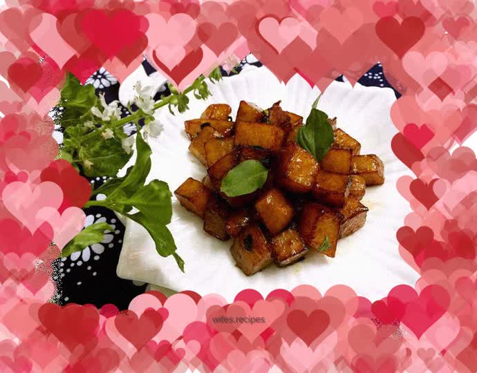 Potatoes with basil sauce (quick dish)