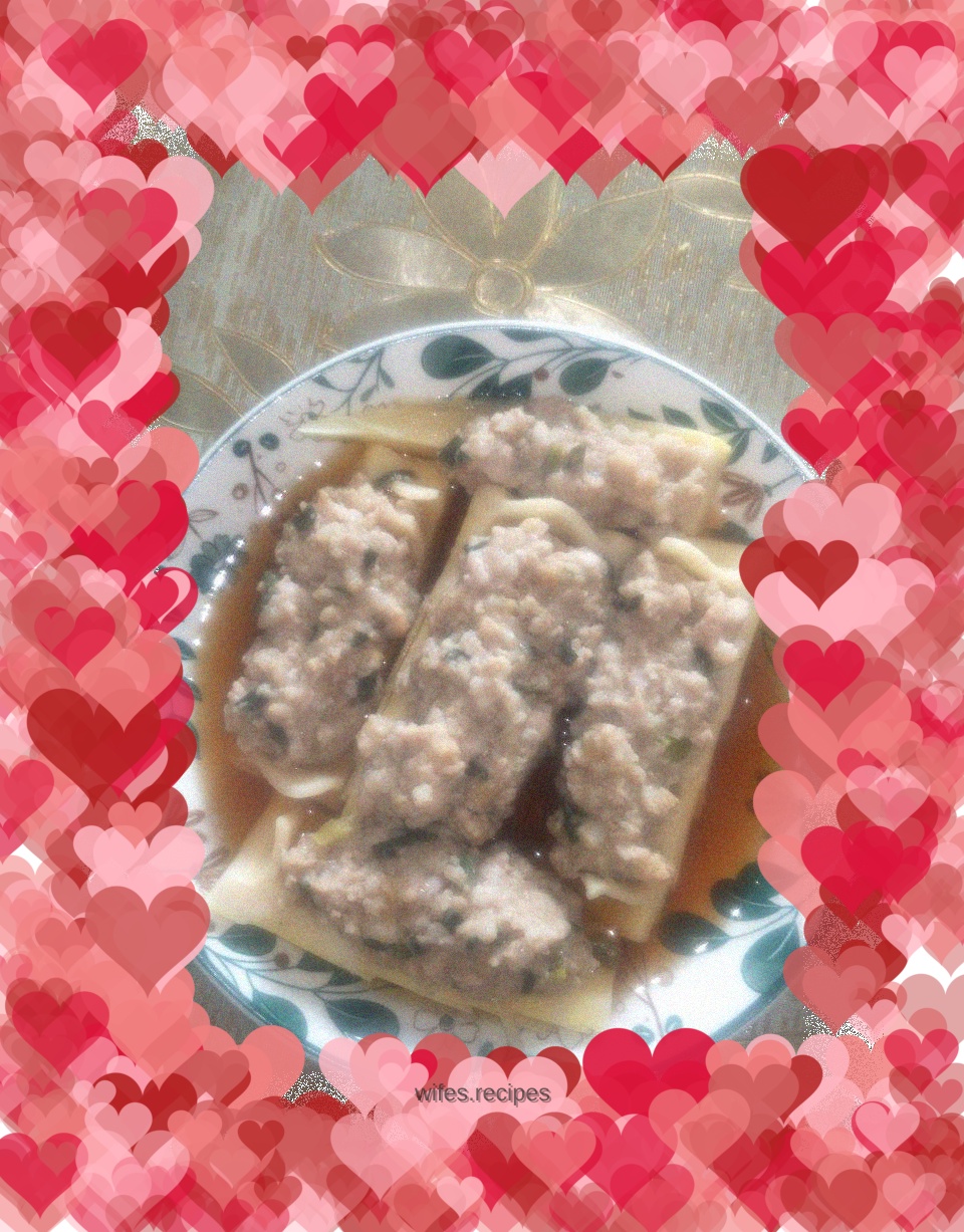 Bamboo shoots stuffed with meat