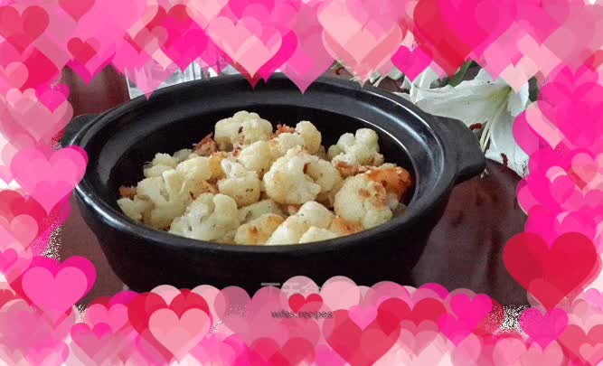 Garlic Cheese Roasted Cauliflower