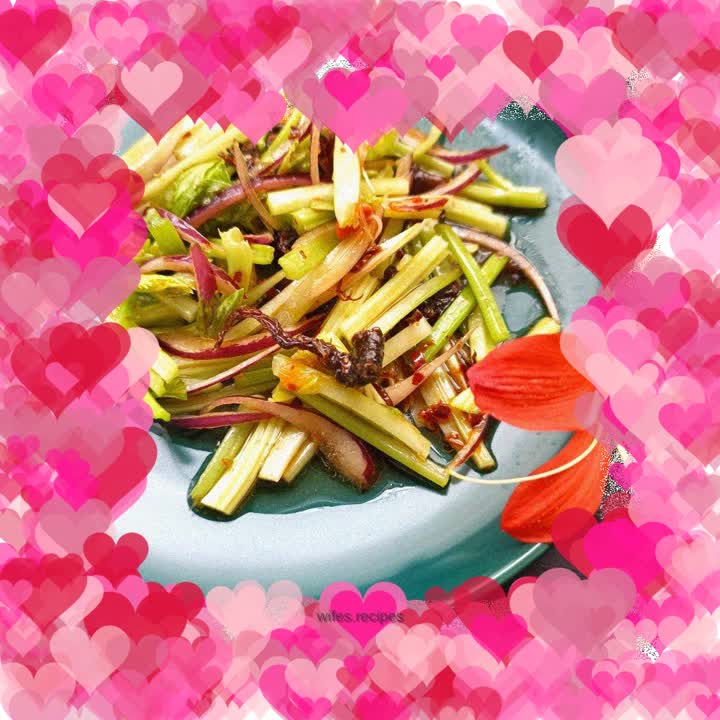 Chicken and fir fungus mixed with tender celery