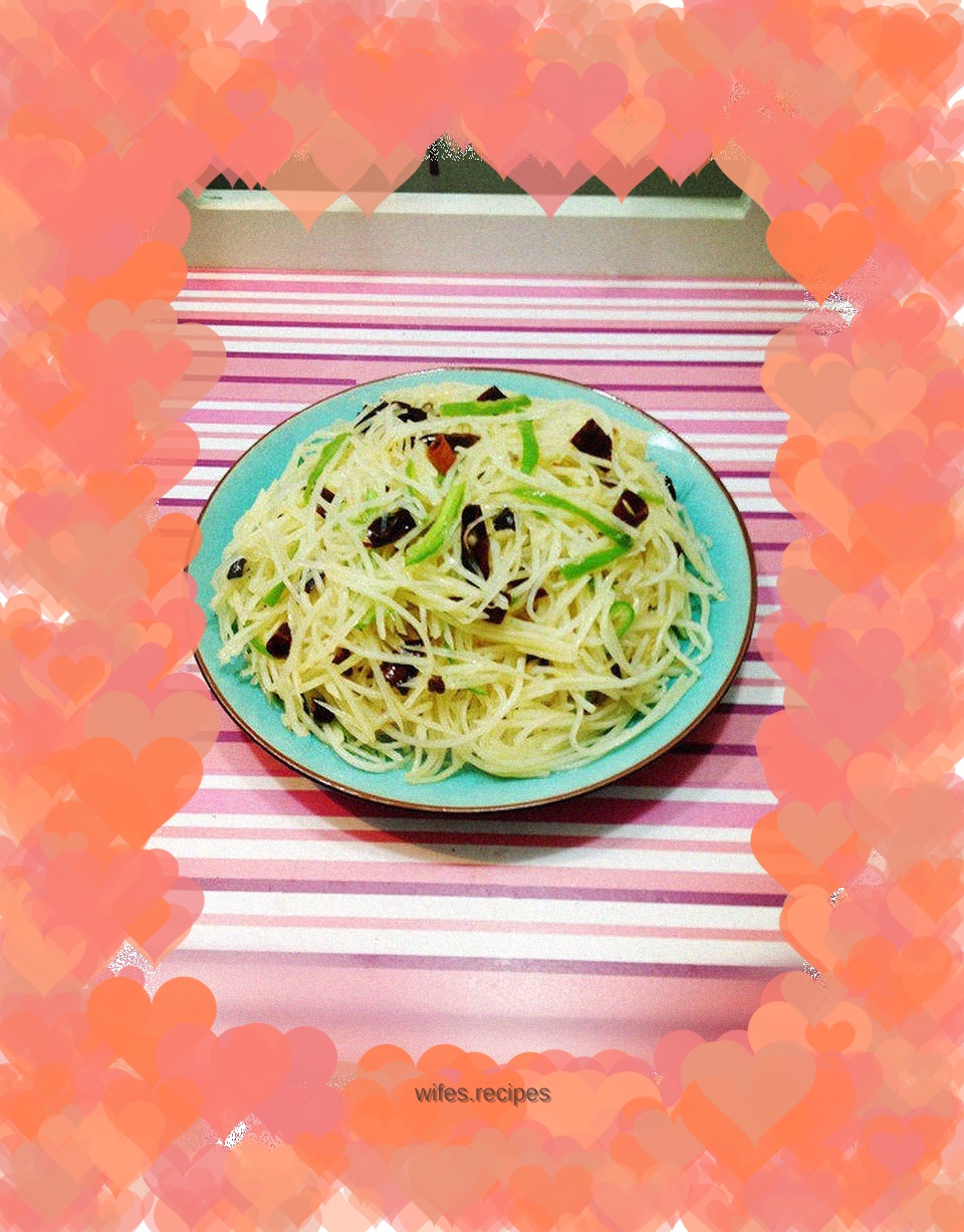 Green pepper and potato shreds