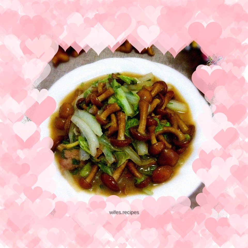 Stir-fried mushrooms with cabbage