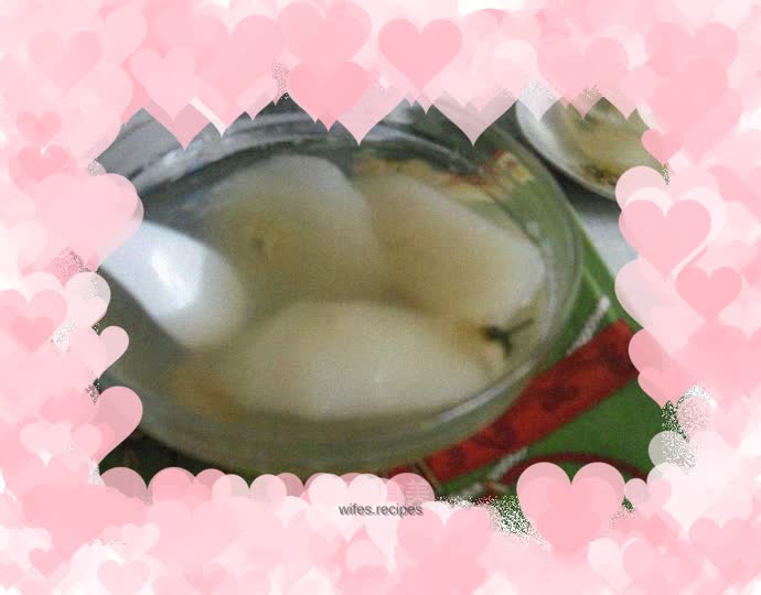 Chrysanthemum and snow pear soup