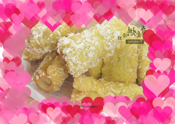 Golden butter fried crispy rolls