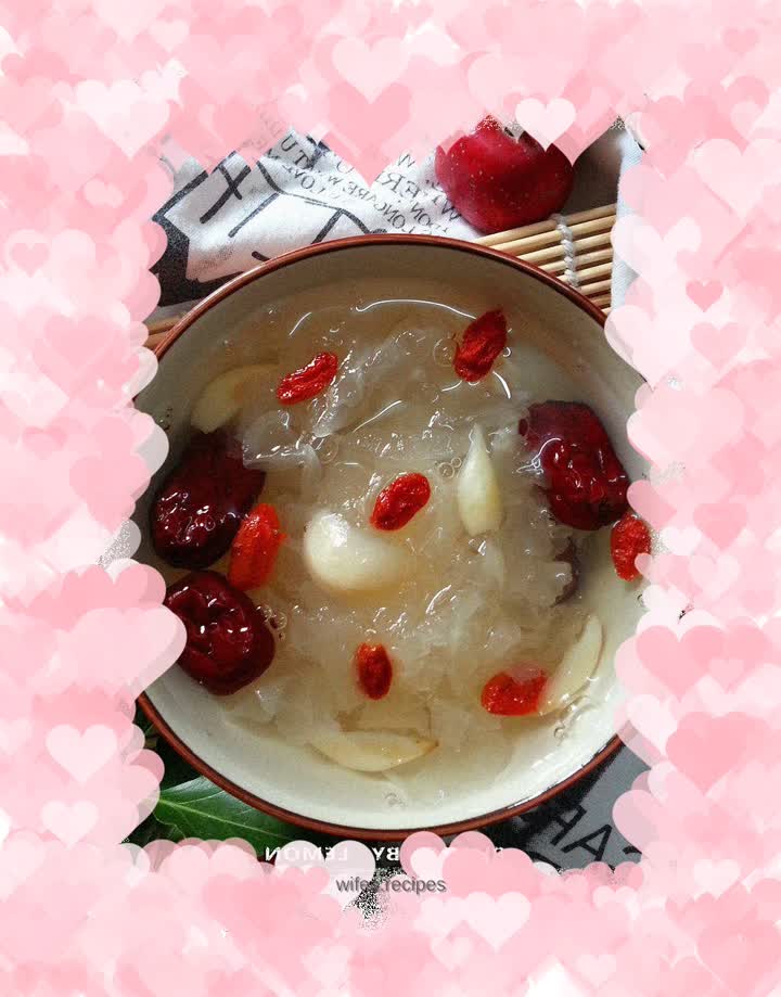 Beautiful thing--Tremella and red dates soup