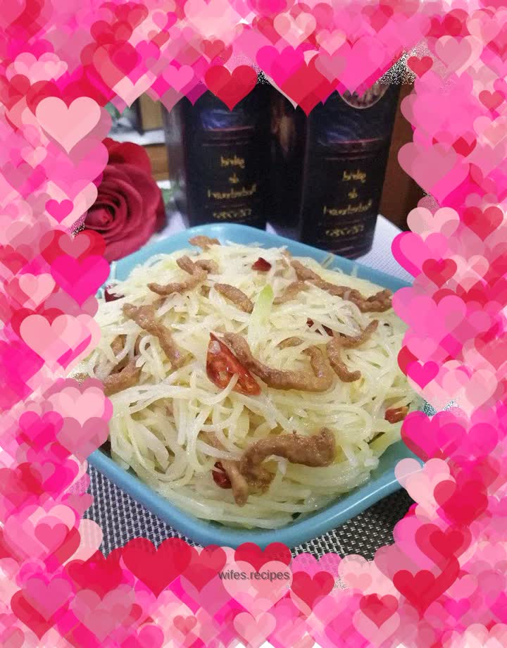 Fried pork with shredded potatoes