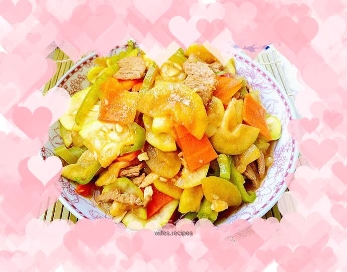 Stir-fried pork slices with gourd and pepper