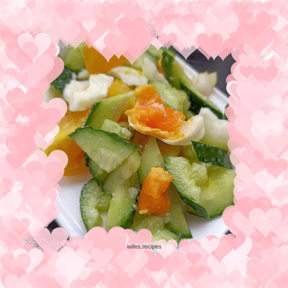 Cucumber and tomato mixed with boiled eggs