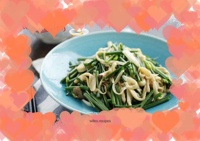 Stir-fried king oyster mushrooms and leek sprouts