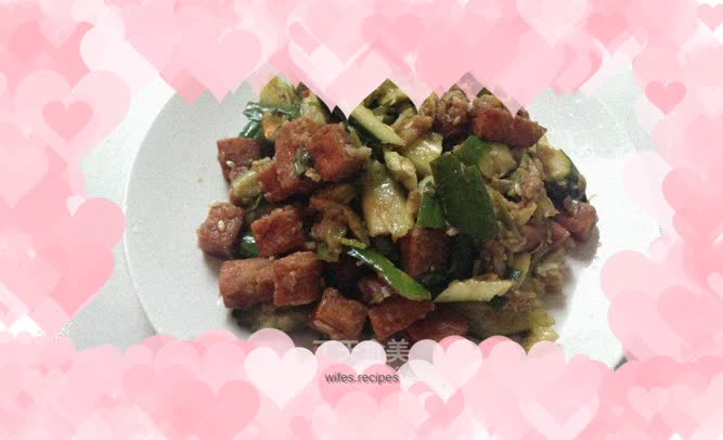 Luncheon meat mixed with cucumber