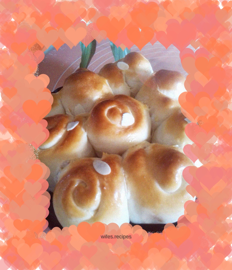 Rose roll bread