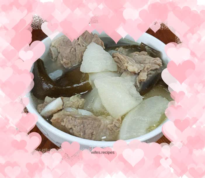 Radish Short Ribs Stewed with Seaweed