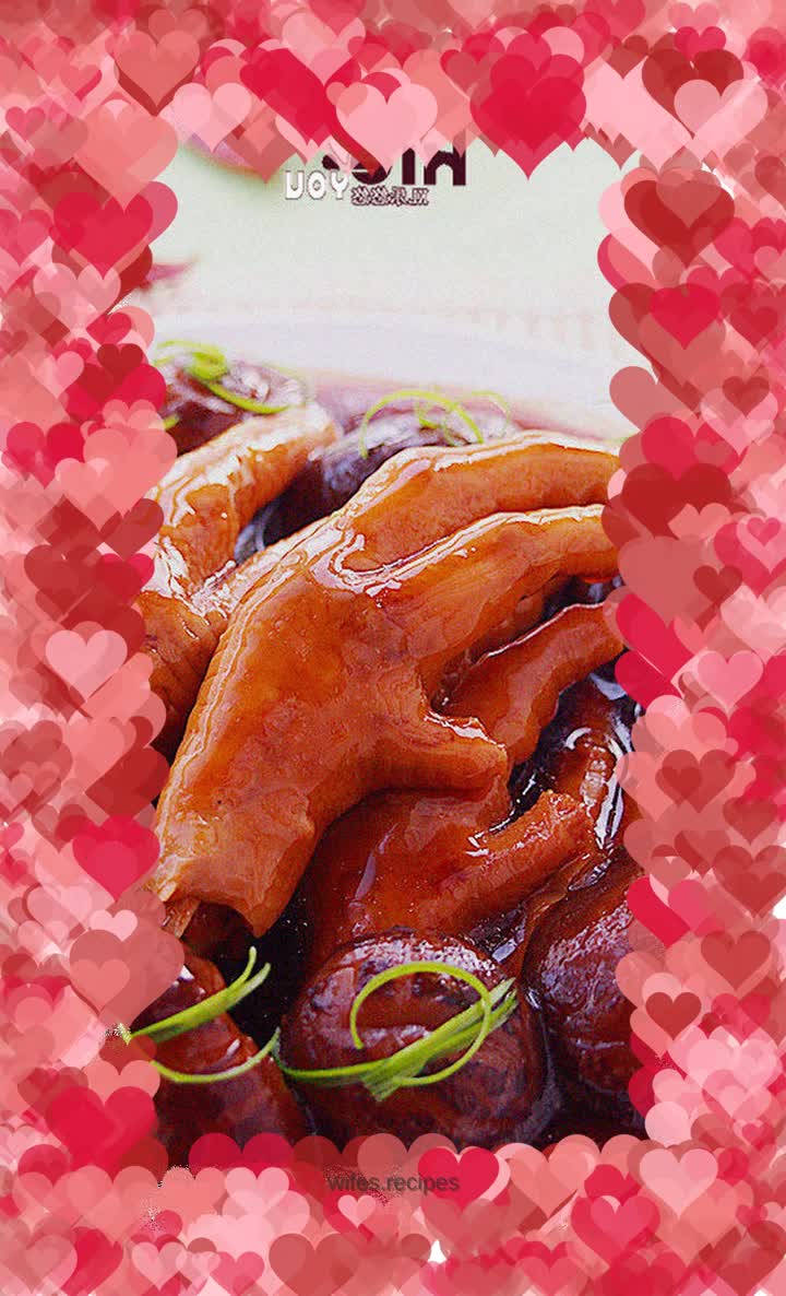 Braised chicken feet with mushrooms